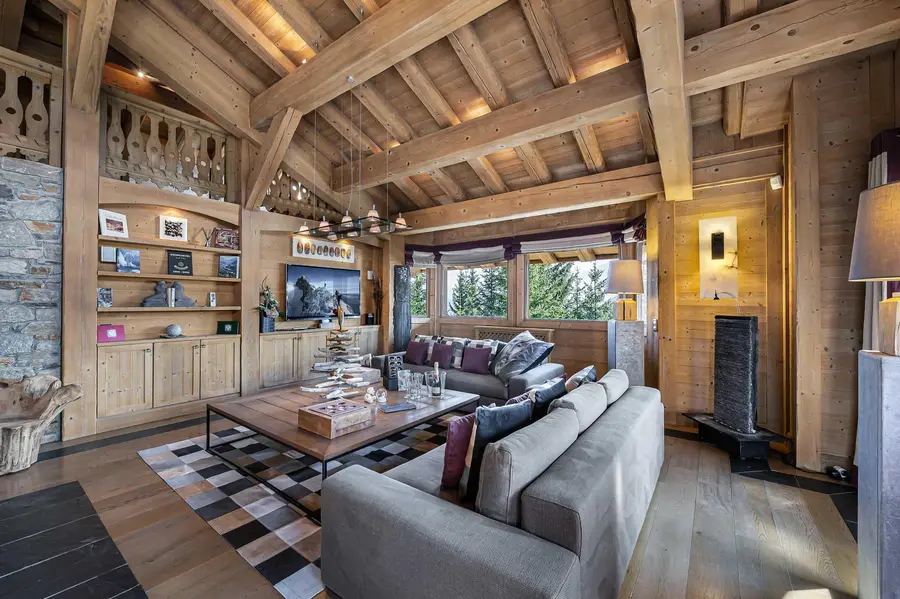Everest interior view 5