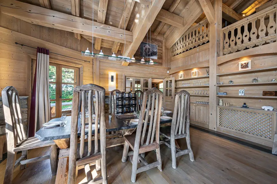 Everest interior view 4