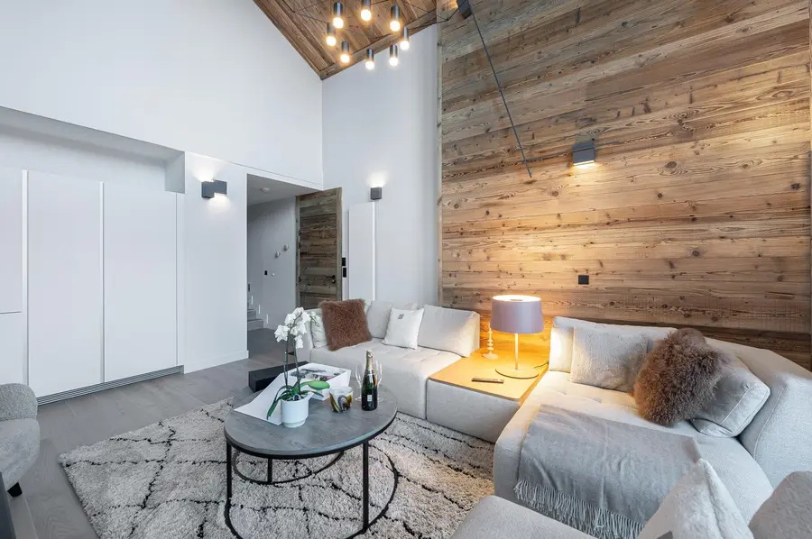 Alpamayor Illi interior view 5
