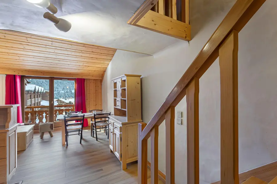 Marquis 407 interior view 5