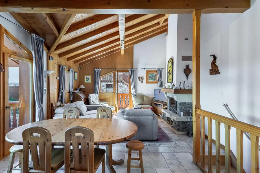 DANDRINA interior view 4