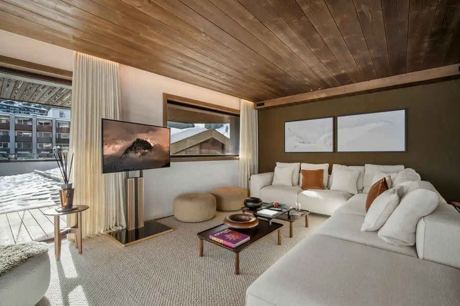 Atmosphere - 502 interior view 2