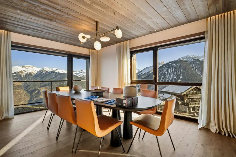 Atmosphere - 802 interior view 5