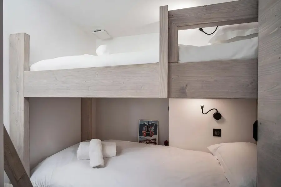 Cinq Sommets 401 interior view 2