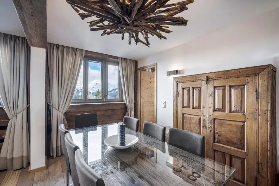 Portes de Courchevel 330B interior view 4
