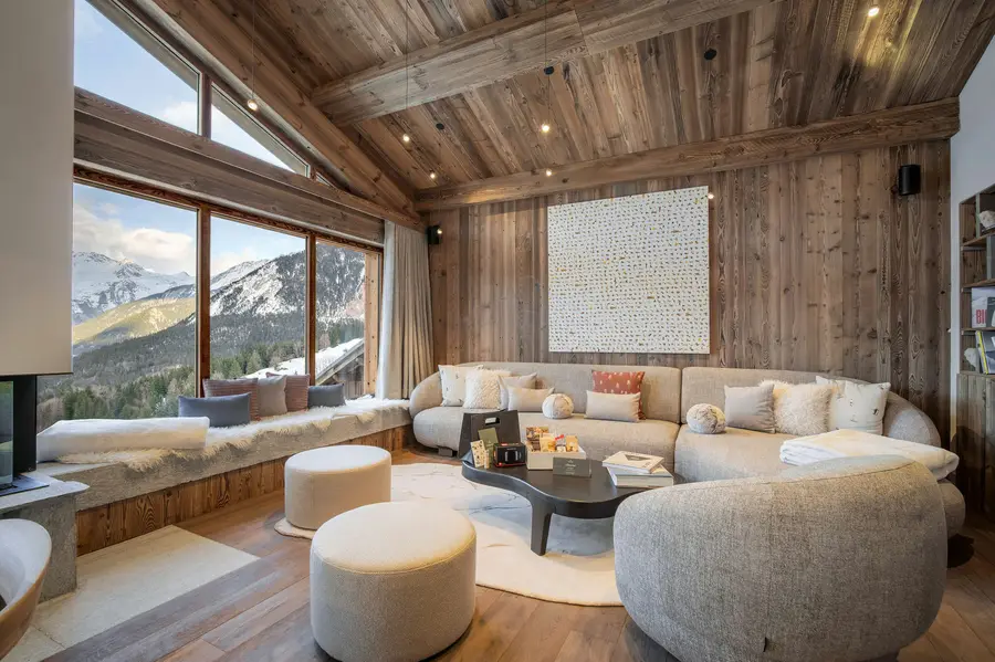 LA POUDREUSE interior view 2
