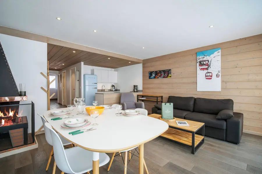 Lac 43 interior view 4