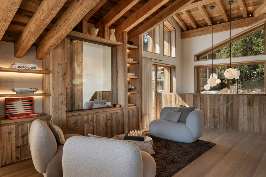 Moon 1850 interior view 2