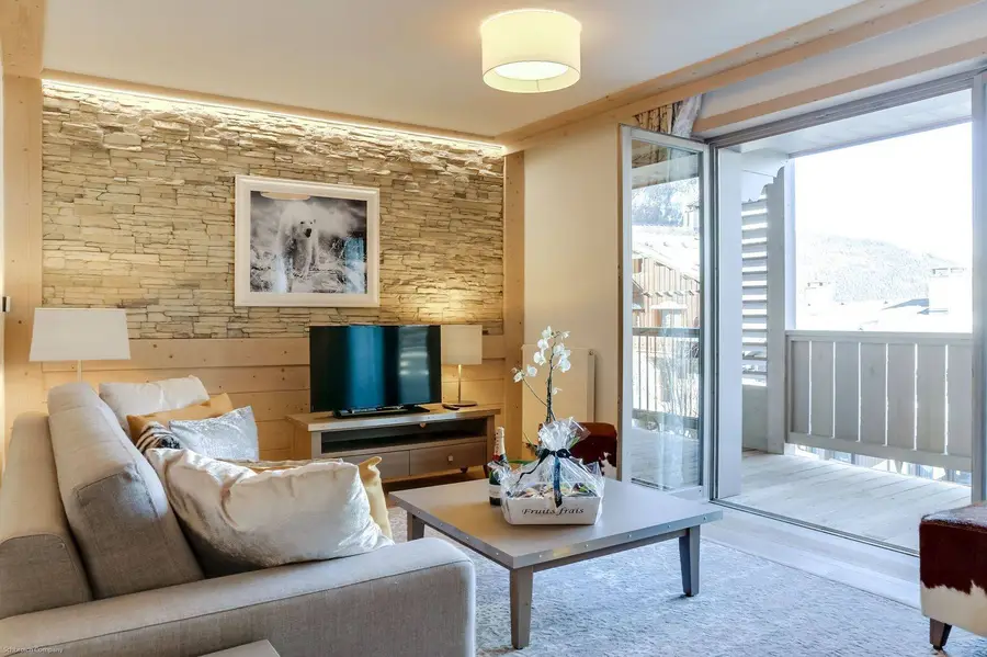 Carre Blanc 121 interior view 5