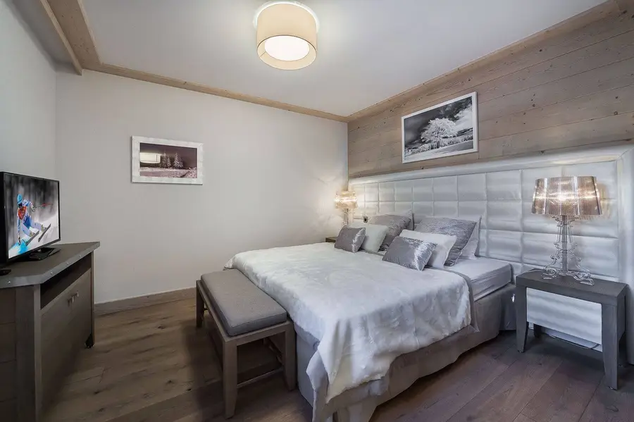 Carre Blanc 235 interior view 5