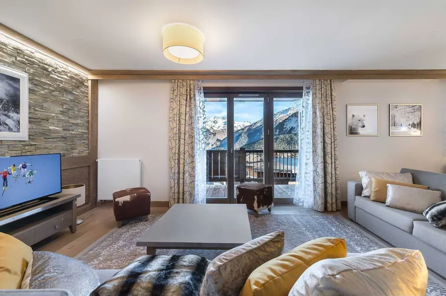 Carre Blanc 131 interior view 4
