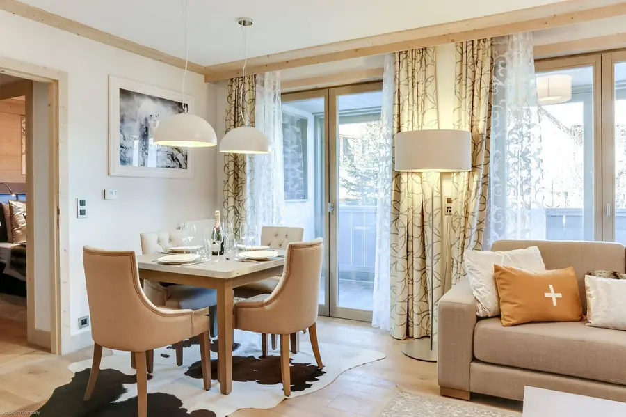 Carre Blanc 130 interior view 4