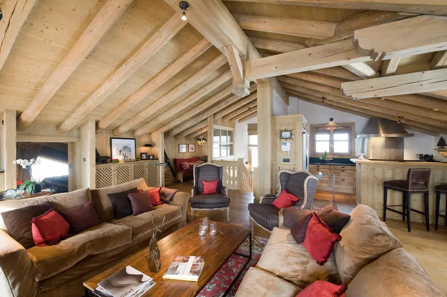 Aigle Blanc interior view 2