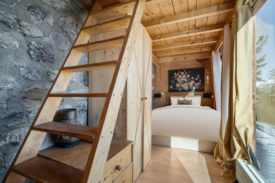 L'Ecureuil sur le toit interior view 5
